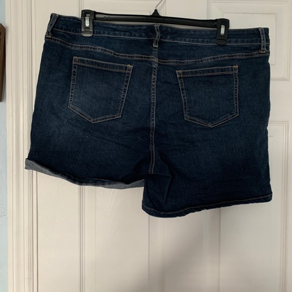 Shorts - Picture 2 of 2